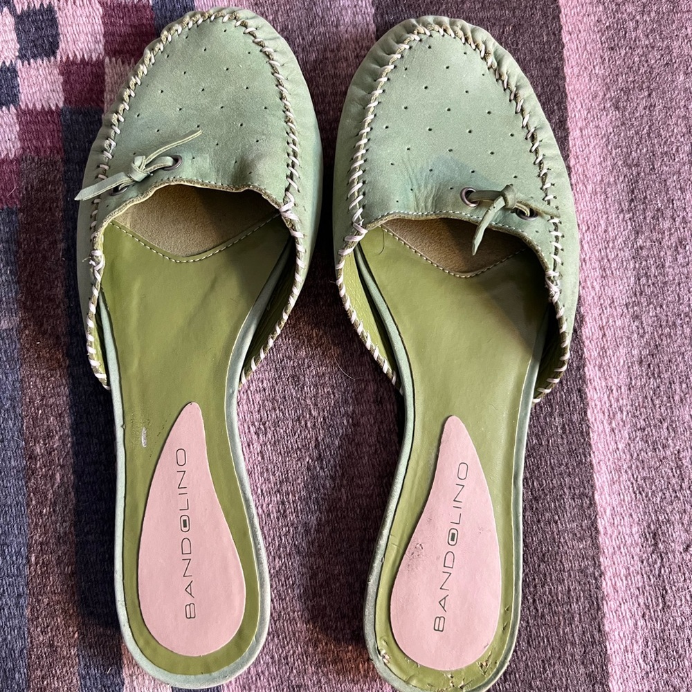 Bandolino size 8M slip on flat